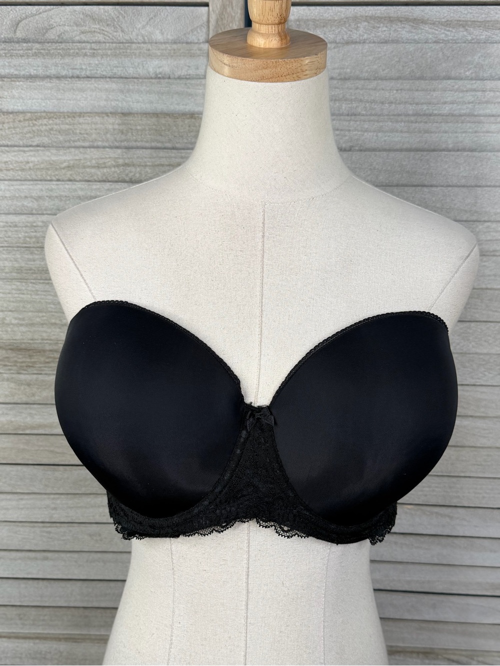 ADORE ME Black Lightly Lined Strapless Underwire Bra with Lace Accents-36G